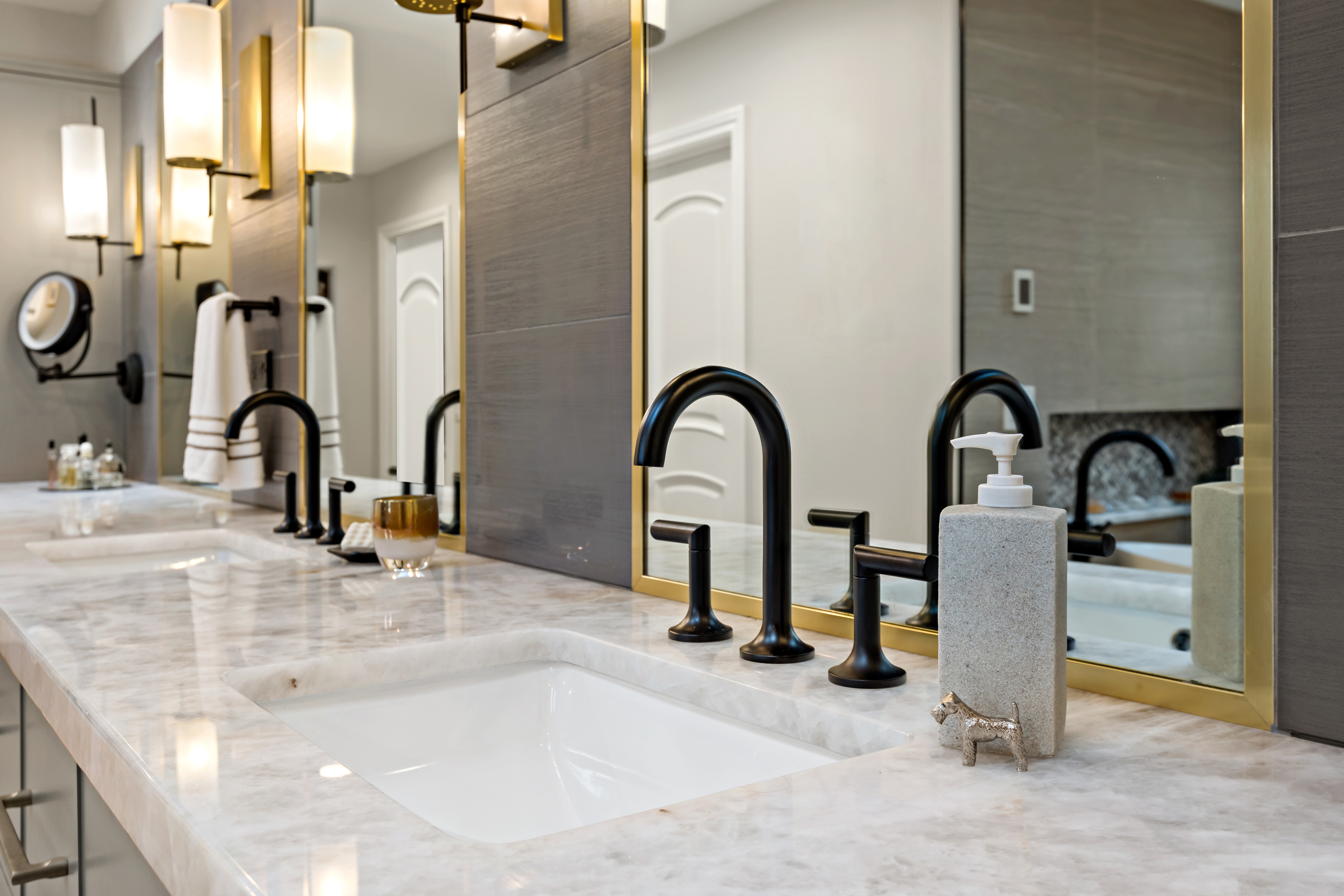 Black Sand Primary Bath — spatial view