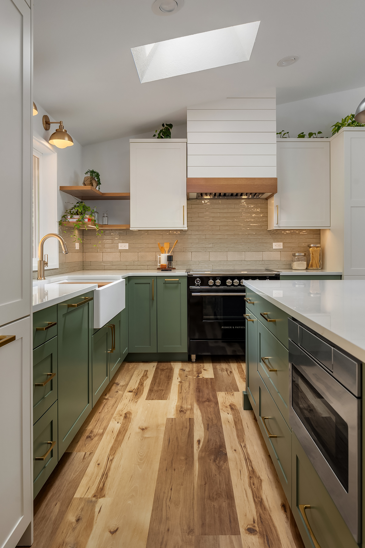 Botanical Kitchen — room overview